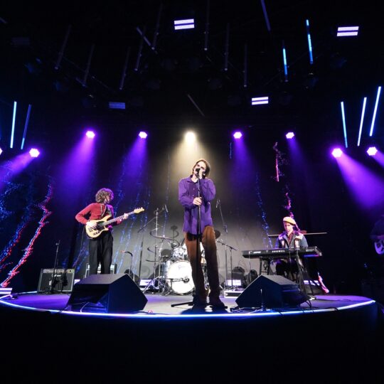 Dešimt tūkstančių perklausų ir tuščia salė? Jaunų atlikėjų iššūkiai